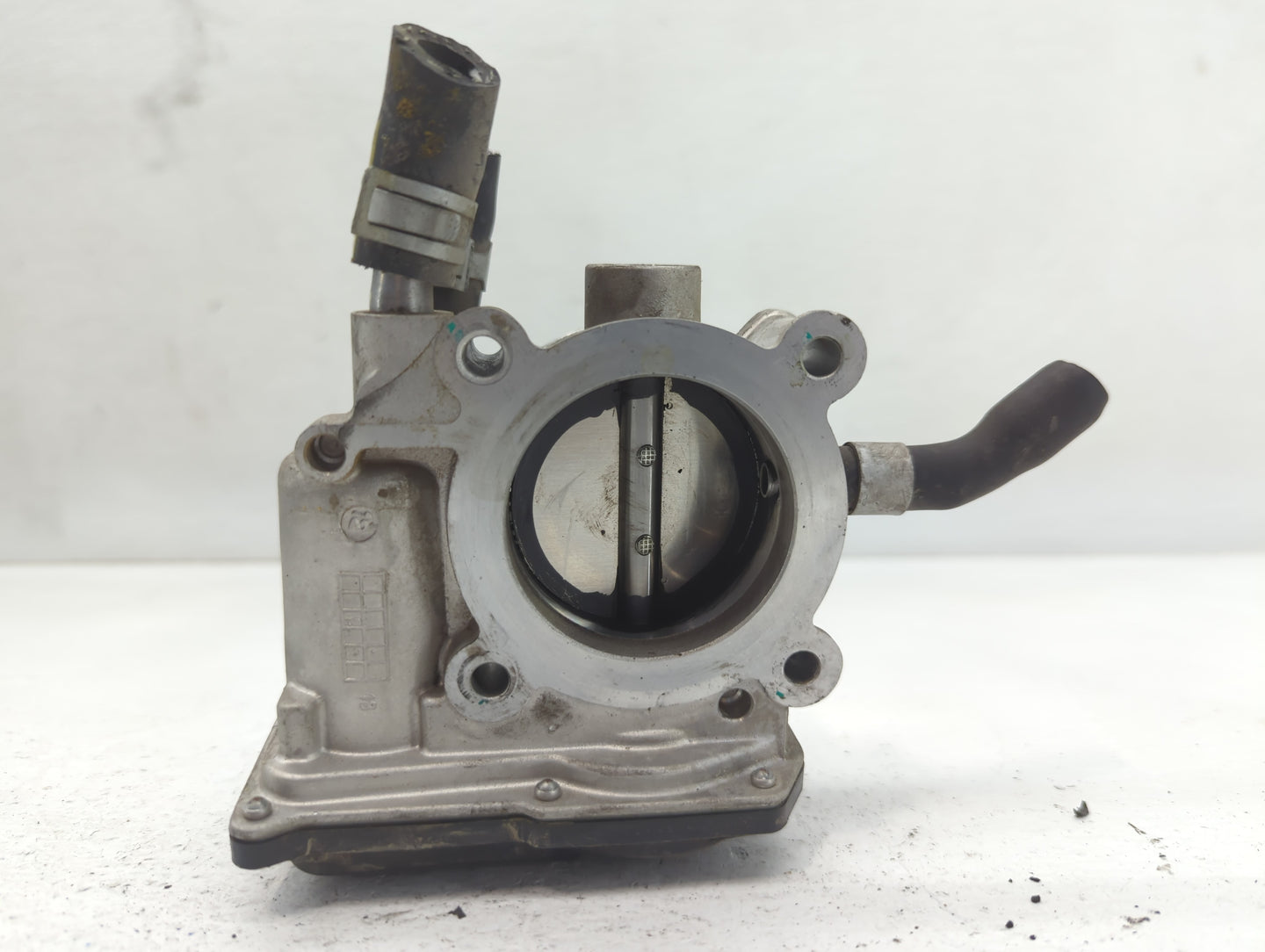 2017-2020 Hyundai Elantra Throttle Body P/N:35100-2B340 Fits Fits 2015 2016 2017 2018 2019 2020 2021 2022 OEM Used Auto Part
