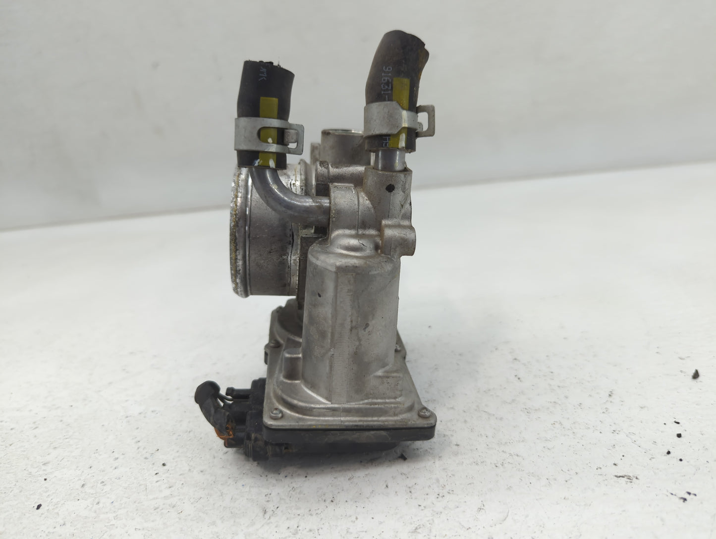 2017-2020 Hyundai Elantra Throttle Body P/N:35100-2B340 Fits Fits 2015 2016 2017 2018 2019 2020 2021 2022 OEM Used Auto Part