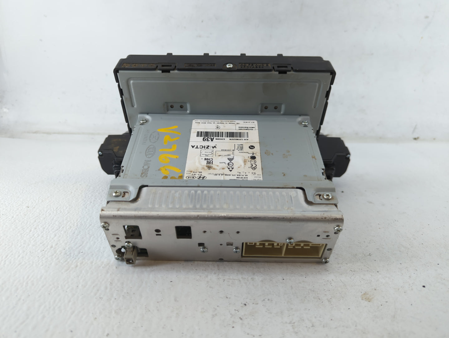 2019-2020 Hyundai Elantra Radio AM FM Cd Player Receiver Replacement P/N:96180-F2UA0SSH Fits Fits 2019 2020 OEM Used Auto Pa