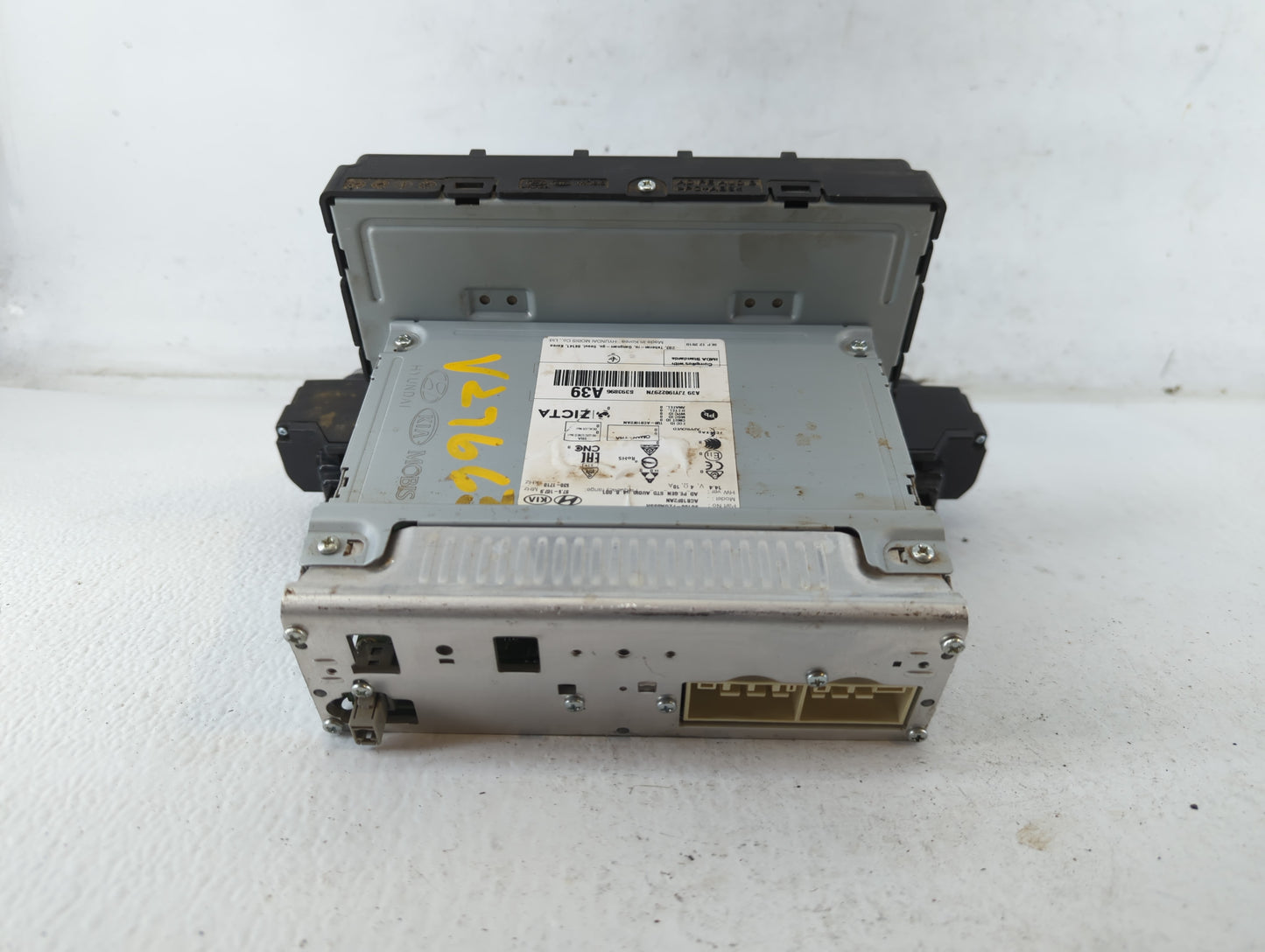 2019-2020 Hyundai Elantra Radio AM FM Cd Player Receiver Replacement P/N:96180-F2UA0SSH Fits Fits 2019 2020 OEM Used Auto Pa