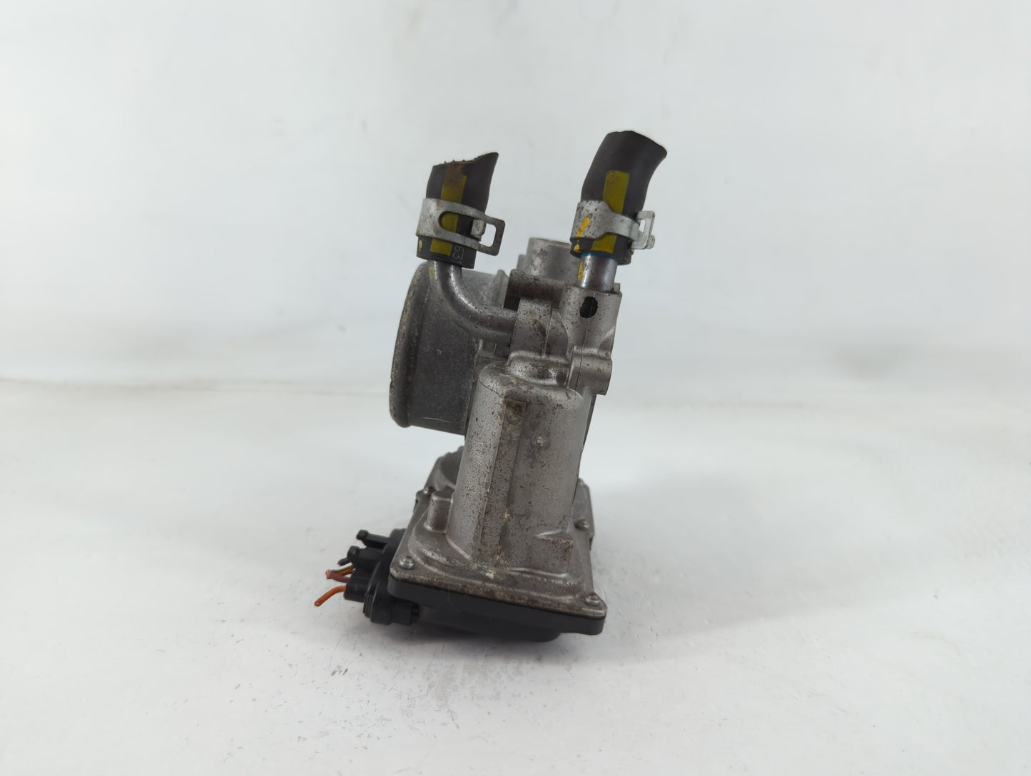 2017-2020 Hyundai Elantra Throttle Body P/N:35100-2B340 Fits Fits 2015 2016 2017 2018 2019 2020 2021 2022 OEM Used Auto Part