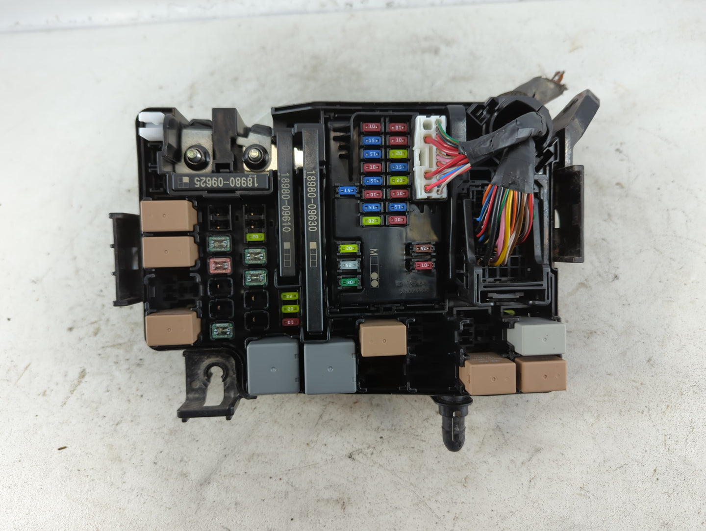 2019-2020 Hyundai Elantra Fusebox Fuse Box Panel Relay Module P/N:91260 F2270 Fits Fits 2019 2020 OEM Used Auto Parts - Oemu