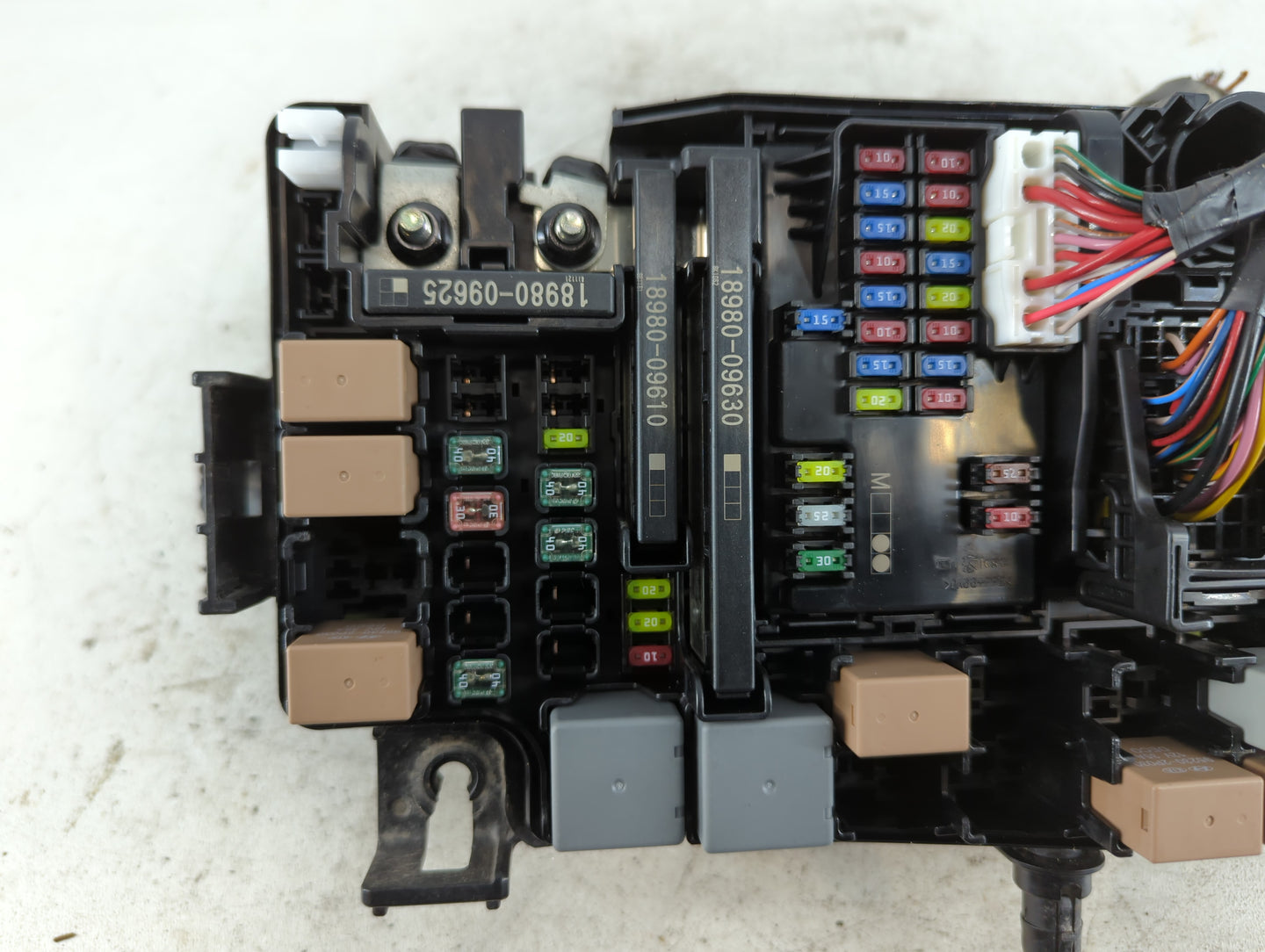 2019-2020 Hyundai Elantra Fusebox Fuse Box Panel Relay Module P/N:91260 F2270 Fits Fits 2019 2020 OEM Used Auto Parts - Oemu