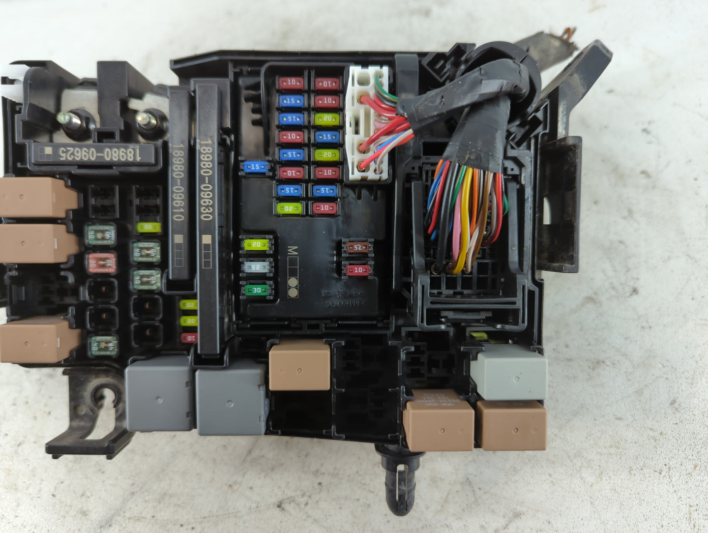 2019-2020 Hyundai Elantra Fusebox Fuse Box Panel Relay Module P/N:91260 F2270 Fits Fits 2019 2020 OEM Used Auto Parts - Oemu