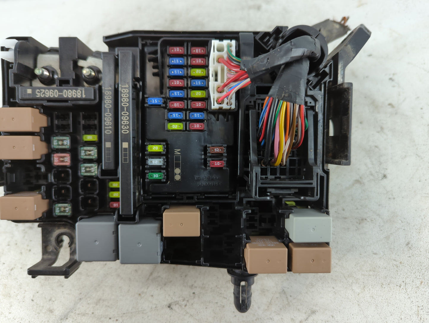2019-2020 Hyundai Elantra Fusebox Fuse Box Panel Relay Module P/N:91260 F2270 Fits Fits 2019 2020 OEM Used Auto Parts - Oemu