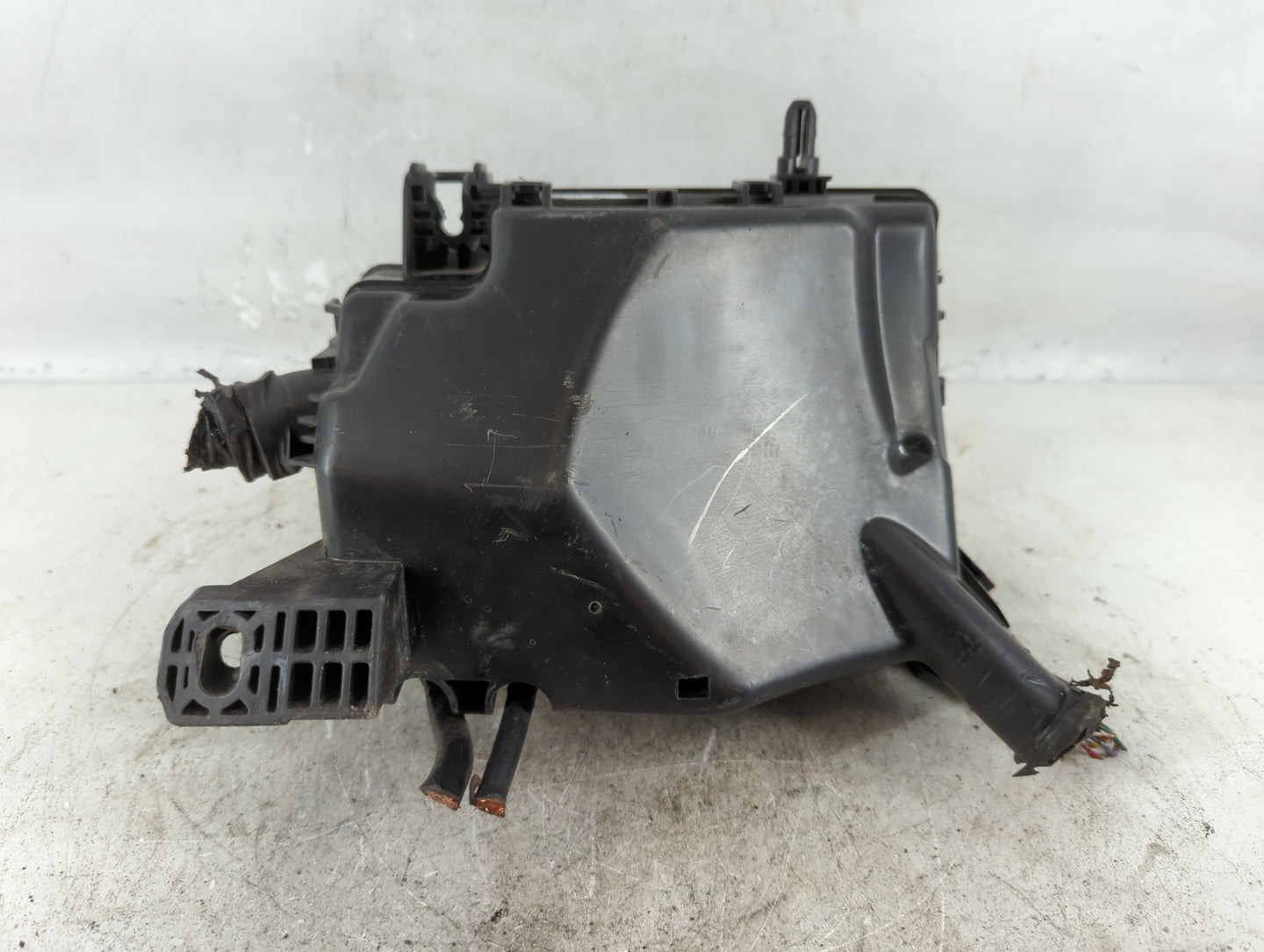 2019-2020 Hyundai Elantra Fusebox Fuse Box Panel Relay Module P/N:91260 F2270 Fits Fits 2019 2020 OEM Used Auto Parts - Oemu