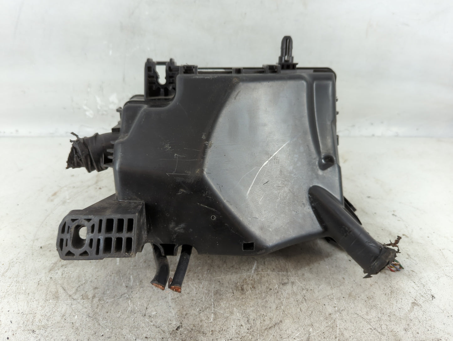 2019-2020 Hyundai Elantra Fusebox Fuse Box Panel Relay Module P/N:91260 F2270 Fits Fits 2019 2020 OEM Used Auto Parts - Oemu