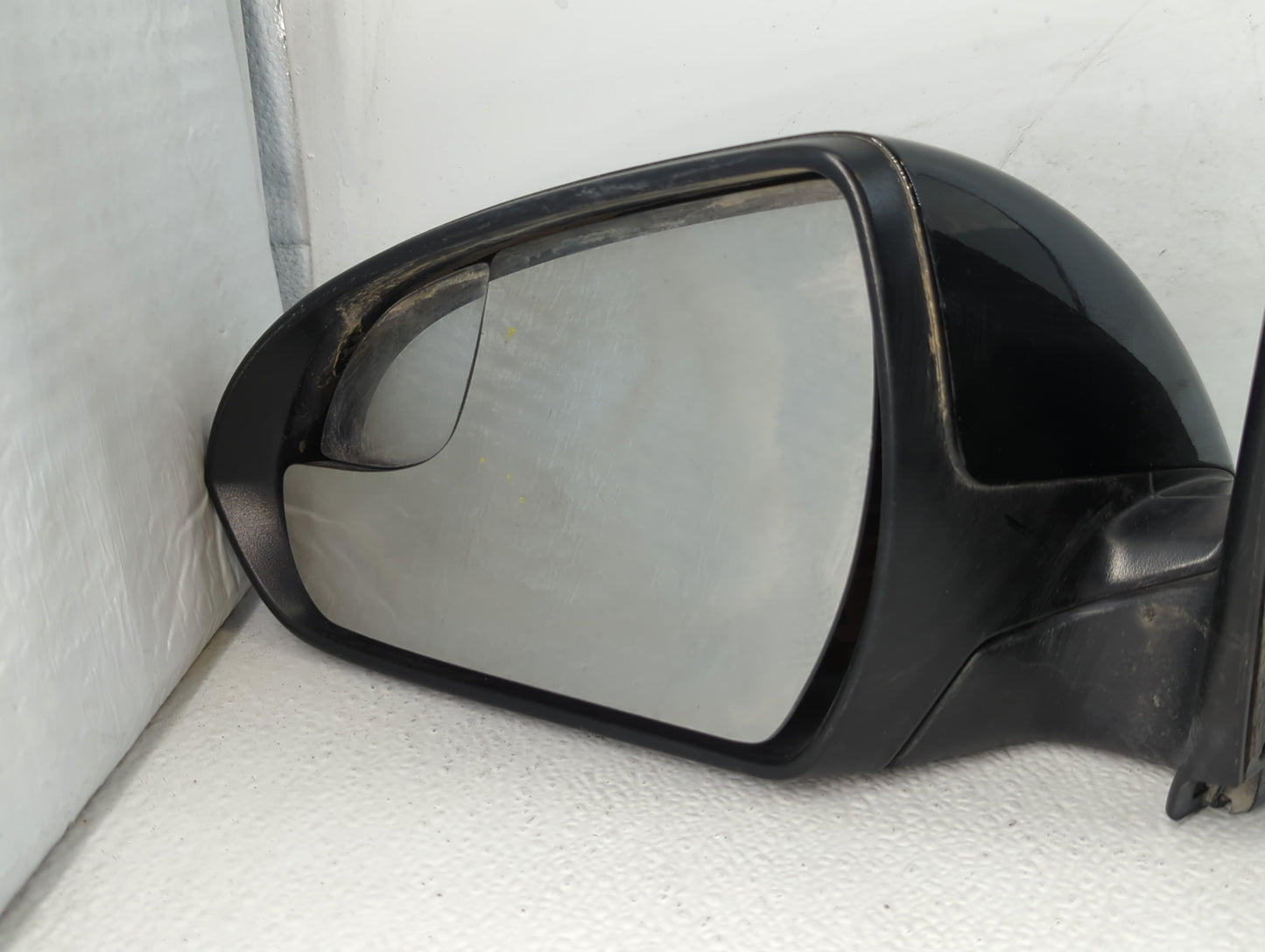 2017-2020 Hyundai Elantra Driver Side View Mirror - Left Door Mirror OEM Used - Oemusedautoparts1.com