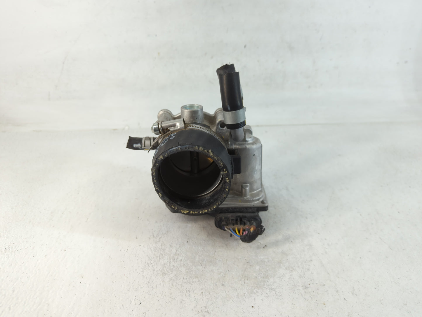 2017-2020 Hyundai Elantra Throttle Body P/N:35100-2B340 Fits Fits 2015 2016 2017 2018 2019 2020 2021 2022 OEM Used Auto Part