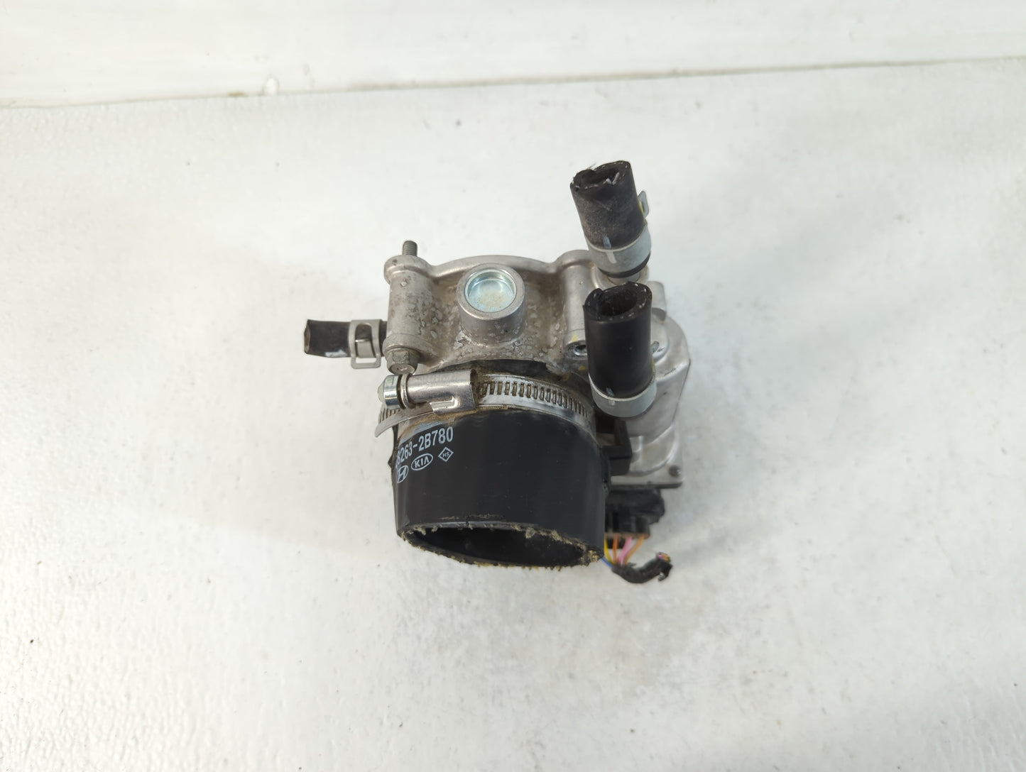 2017-2020 Hyundai Elantra Throttle Body P/N:35100-2B340 Fits Fits 2015 2016 2017 2018 2019 2020 2021 2022 OEM Used Auto Part