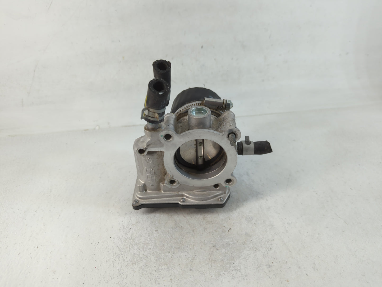 2017-2020 Hyundai Elantra Throttle Body P/N:35100-2B340 Fits Fits 2015 2016 2017 2018 2019 2020 2021 2022 OEM Used Auto Part