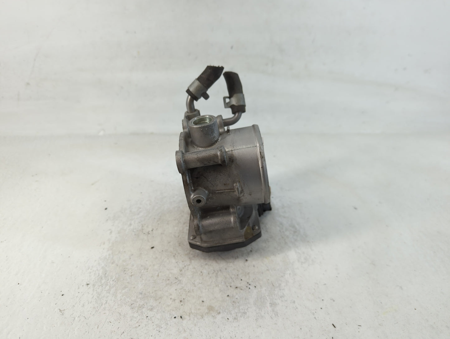 2011-2020 Hyundai Elantra Throttle Body P/N:35100-2E000 Fits Fits 2011 2012 2013 2014 2015 2016 2017 2018 2019 2020 2021 OEM