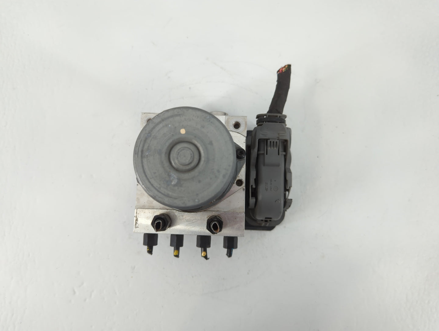 2019 Hyundai Elantra ABS Pump Control Module Replacement P/N:F2589-22920 Fits OEM Used Auto Parts - Oemusedautoparts1.com