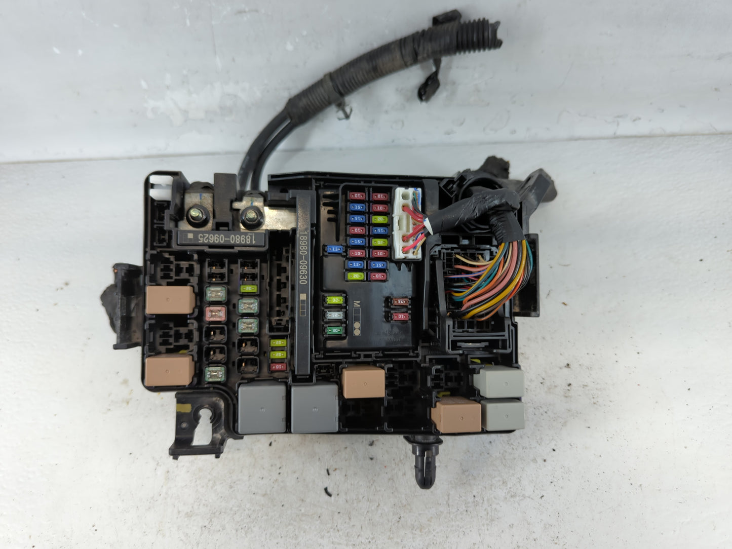2019-2020 Hyundai Elantra Fusebox Fuse Box Panel Relay Module P/N:91956-F2025 Fits Fits 2019 2020 OEM Used Auto Parts - Oemu