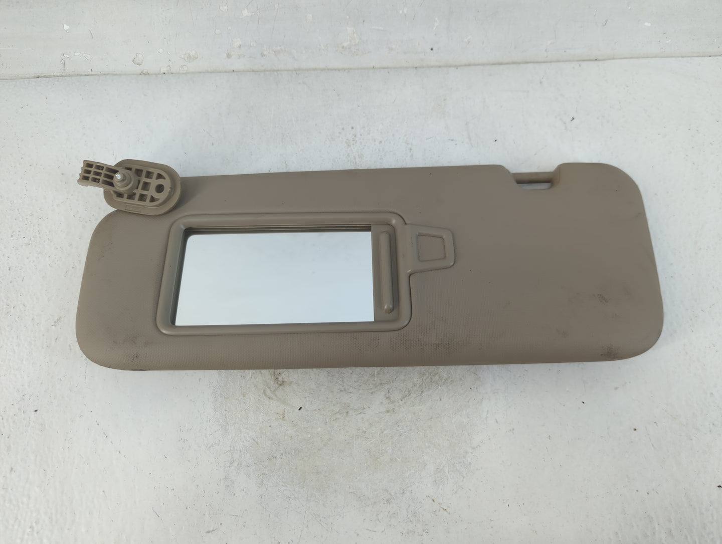 2017-2020 Hyundai Elantra Sun Visor Shade Replacement Passenger Right Mirror Fits Fits 2017 2018 2019 2020 OEM Used Auto Par