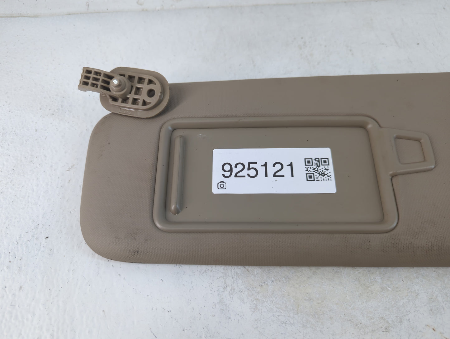 2017-2020 Hyundai Elantra Sun Visor Shade Replacement Passenger Right Mirror Fits Fits 2017 2018 2019 2020 OEM Used Auto Par