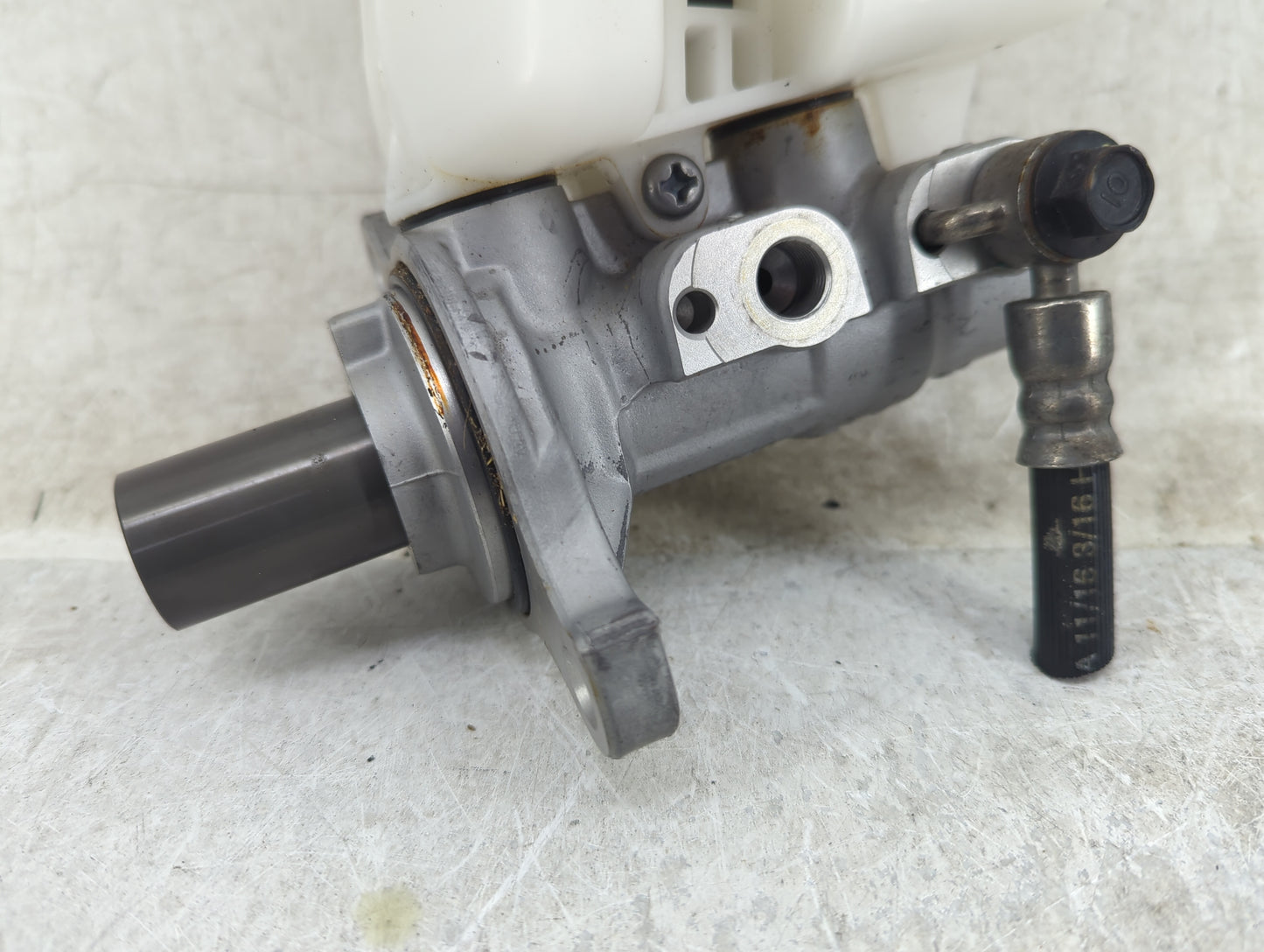 2019 Hyundai Genesis Brake Master Cylinder - Oemusedautoparts1.com