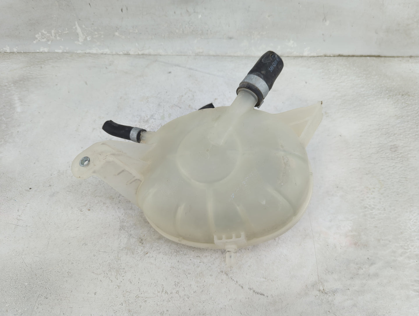 2017-2019 Hyundai Ioniq Radiator Coolant Overflow Expansion Tank Bottle - Oemusedautoparts1.com