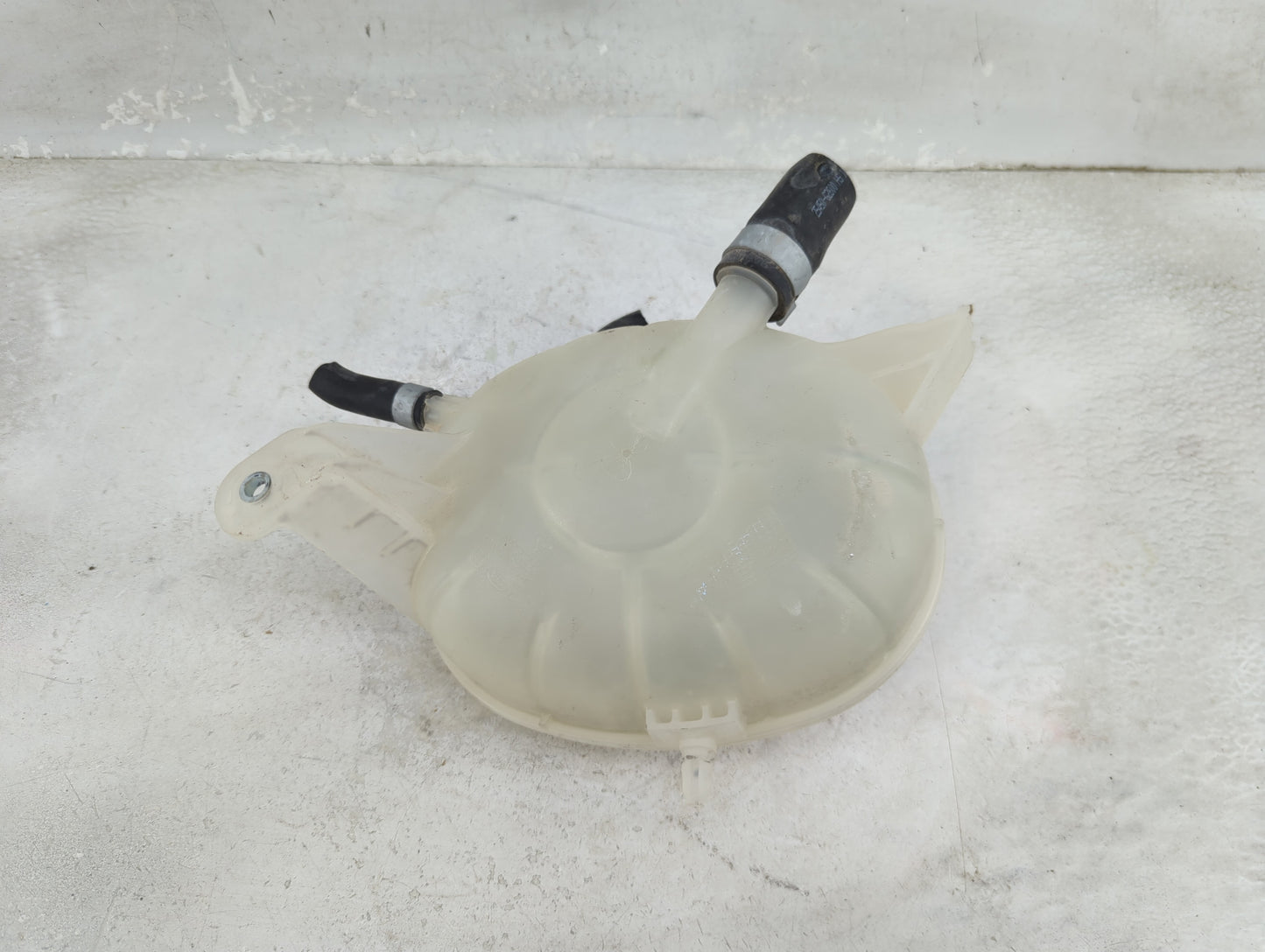 2017-2019 Hyundai Ioniq Radiator Coolant Overflow Expansion Tank Bottle - Oemusedautoparts1.com