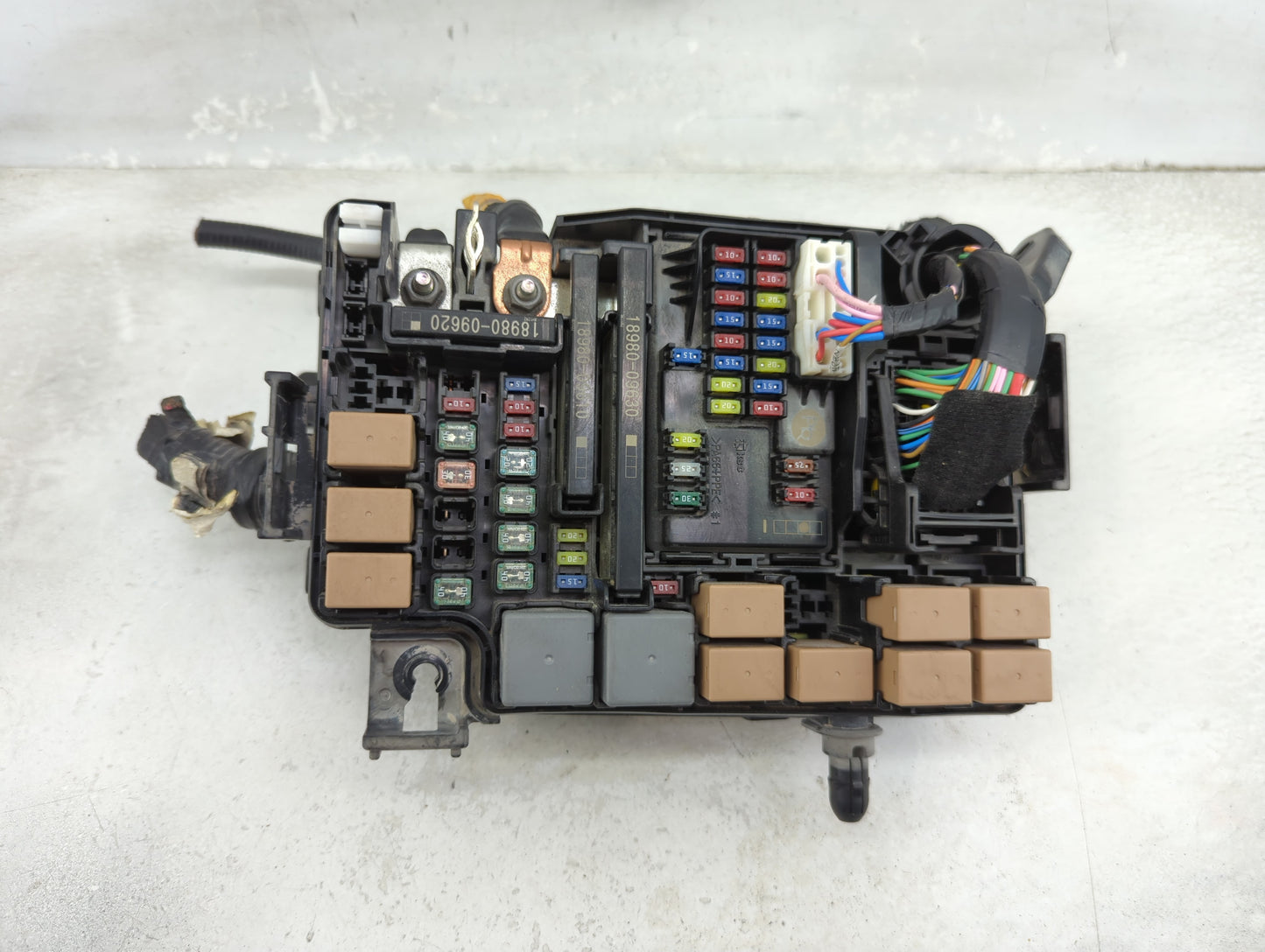 2019 Hyundai Ioniq Fusebox Fuse Box Panel Relay Module P/N:91950-G2921 18980-09620, 18980-09630, 18980-09610 Fits OEM Used A