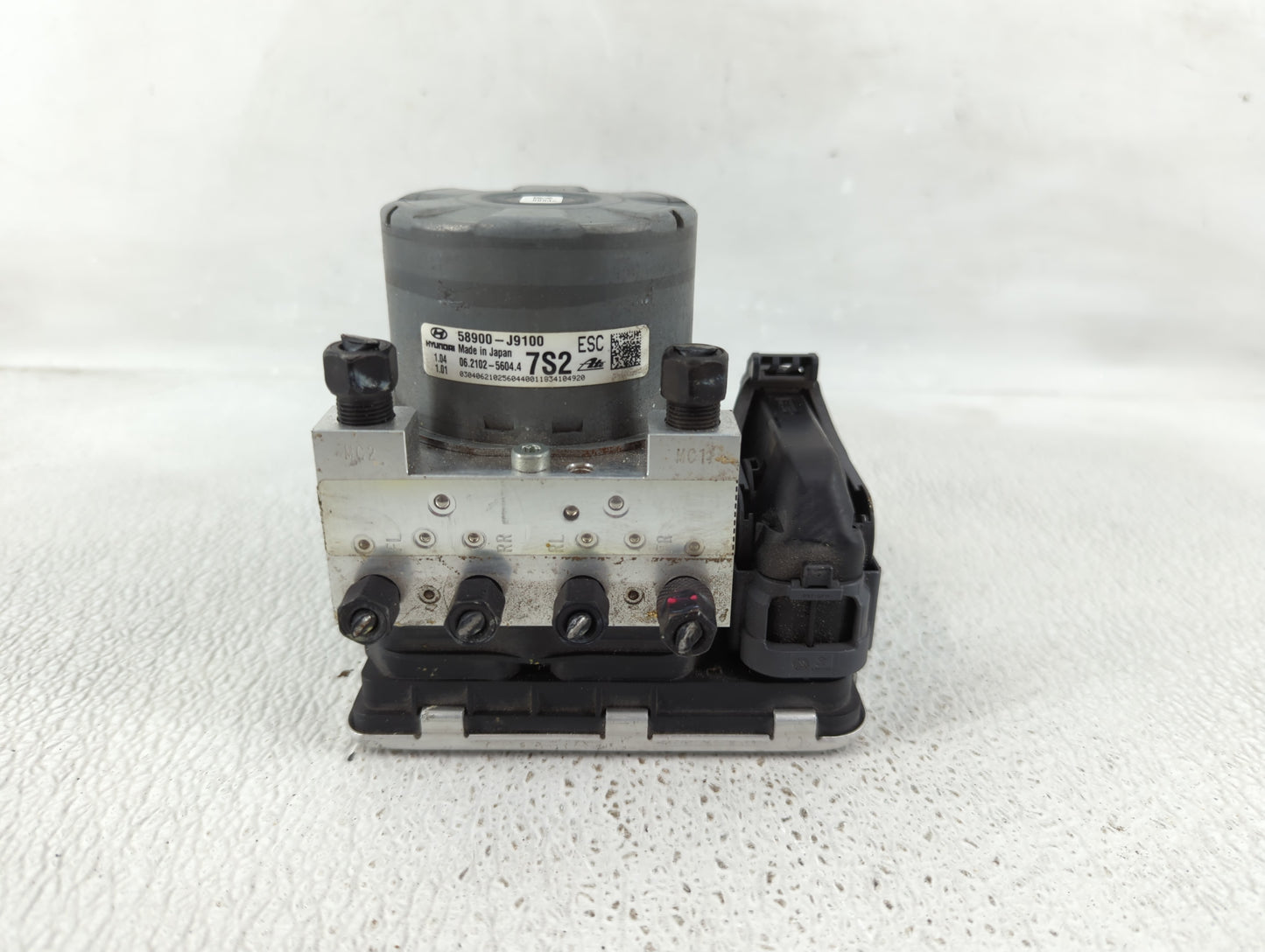 2018-2021 Hyundai Kona ABS Pump Control Module Replacement P/N:58900-J9100 Fits Fits 2018 2019 2020 2021 OEM Used Auto Parts