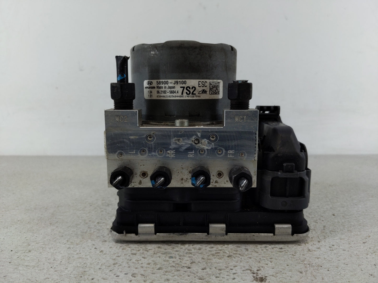 2018-2021 Hyundai Kona ABS Pump Control Module Replacement P/N:58900-J9100 Fits Fits 2018 2019 2020 2021 OEM Used Auto Parts