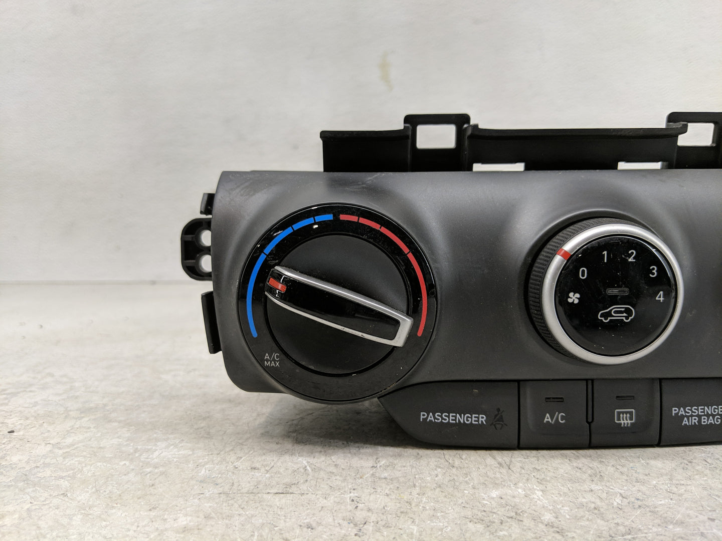 2018-2021 Hyundai Kona Climate Control Module Temperature AC/Heater Replacement P/N:97250-J9070 Fits Fits 2018 2019 2020 202