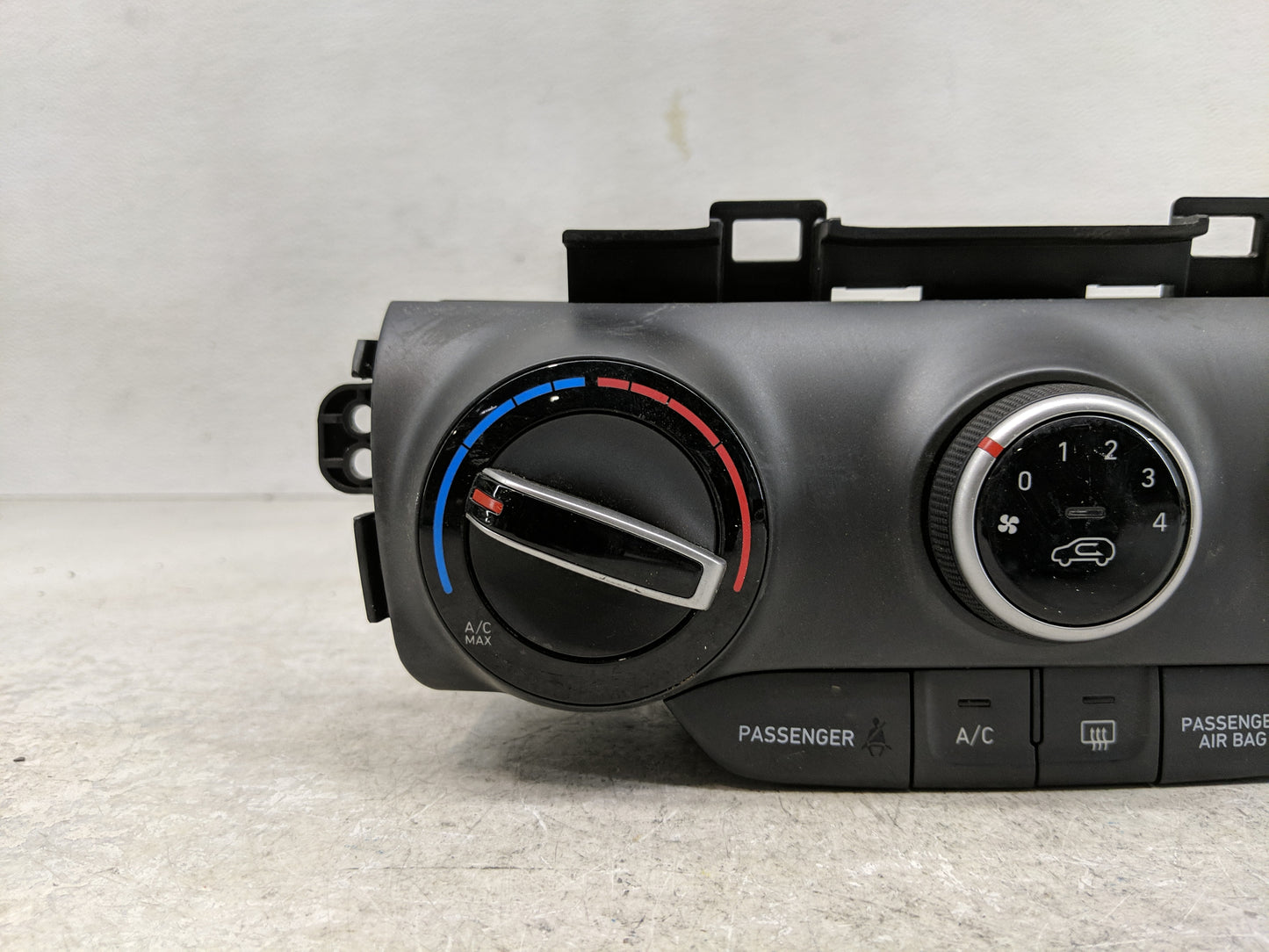 2018-2021 Hyundai Kona Climate Control Module Temperature AC/Heater Replacement P/N:97250-J9070 Fits Fits 2018 2019 2020 202