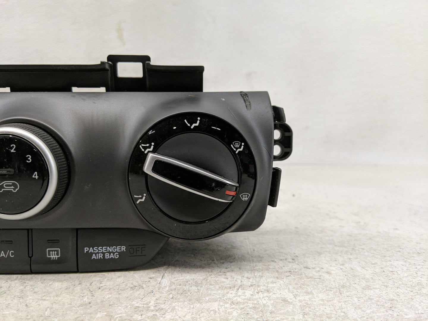 2018-2021 Hyundai Kona Climate Control Module Temperature AC/Heater Replacement P/N:97250-J9070 Fits Fits 2018 2019 2020 202