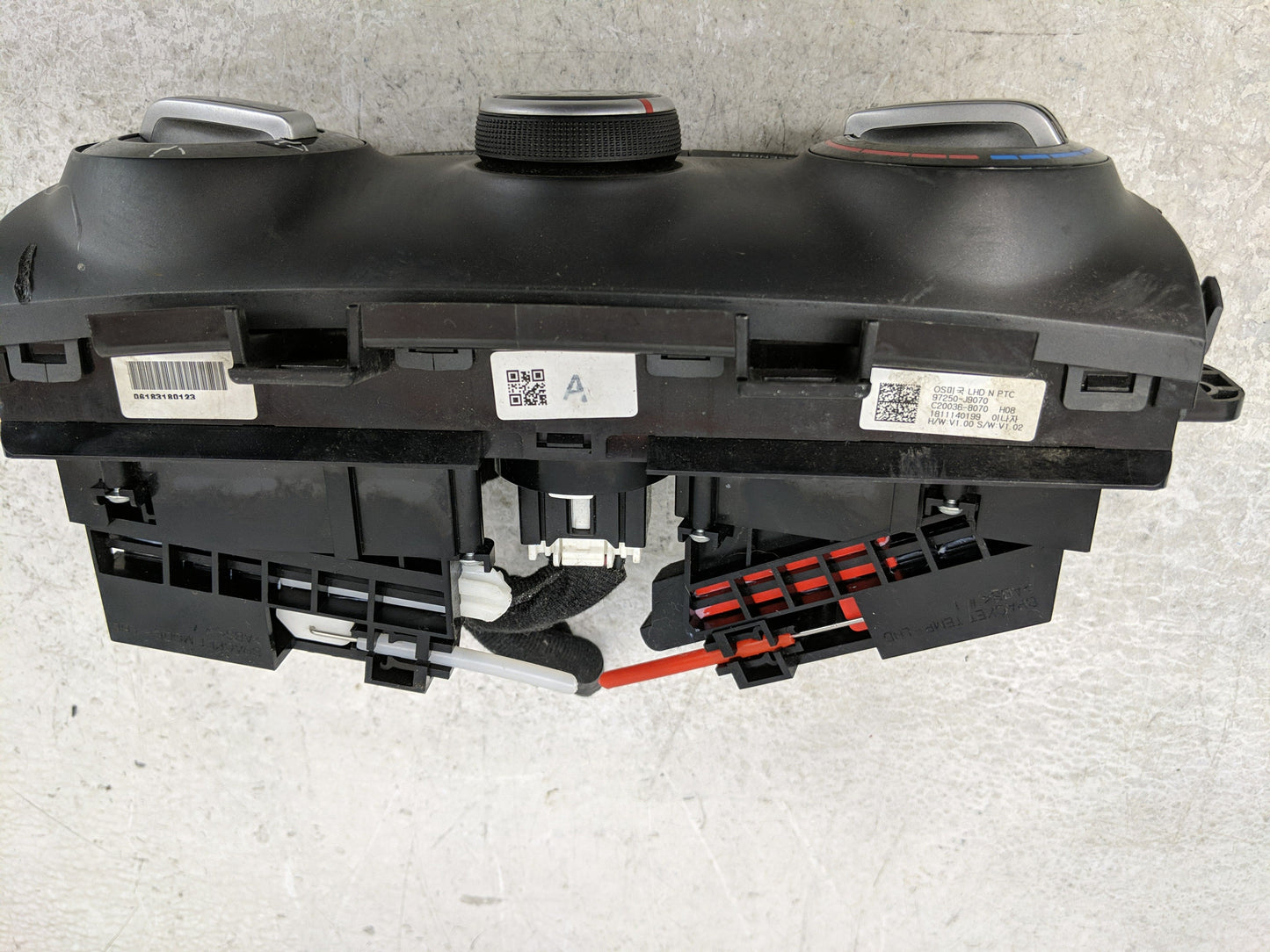 2018-2021 Hyundai Kona Climate Control Module Temperature AC/Heater Replacement P/N:97250-J9070 Fits Fits 2018 2019 2020 202