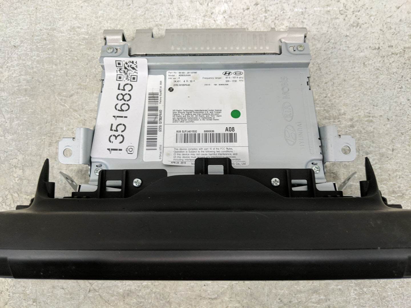 2018-2021 Hyundai Kona Radio AM FM Cd Player Receiver Replacement P/N:96160-J9110TMT Fits Fits 2018 2019 2020 2021 OEM Used 