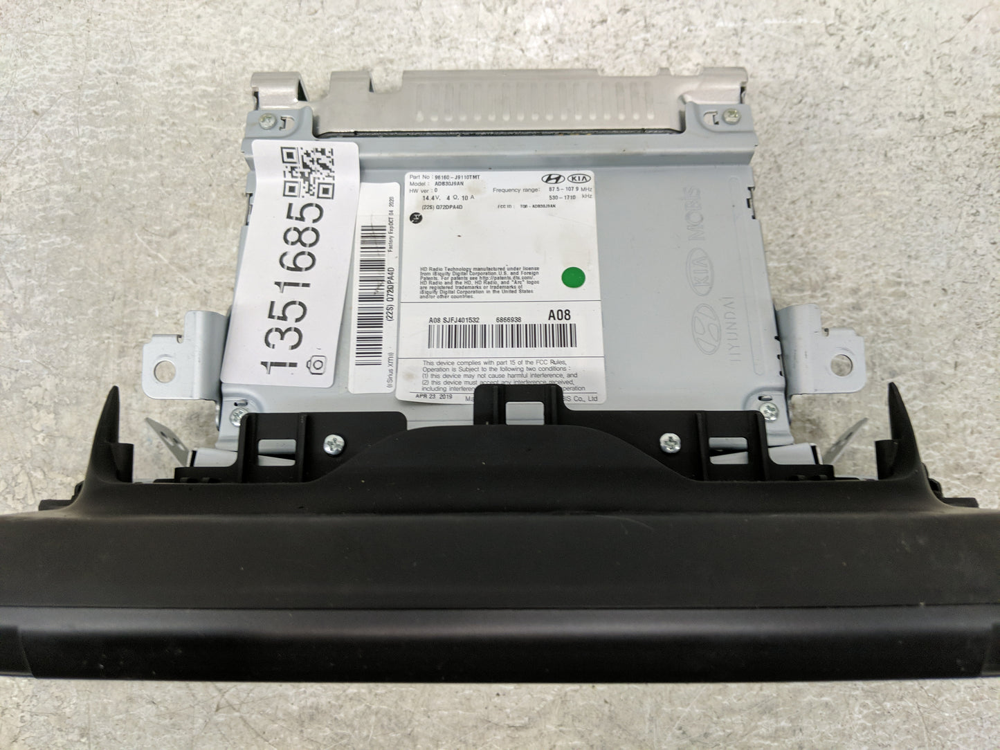 2018-2021 Hyundai Kona Radio AM FM Cd Player Receiver Replacement P/N:96160-J9110TMT Fits Fits 2018 2019 2020 2021 OEM Used 