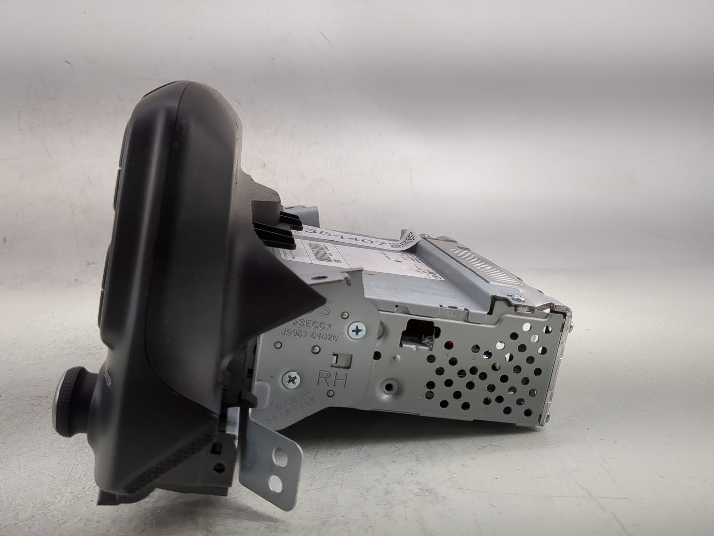 2018-2021 Hyundai Kona Radio AM FM Cd Player Receiver Replacement P/N:96160J9020TMT Fits Fits 2018 2019 2020 2021 OEM Used A