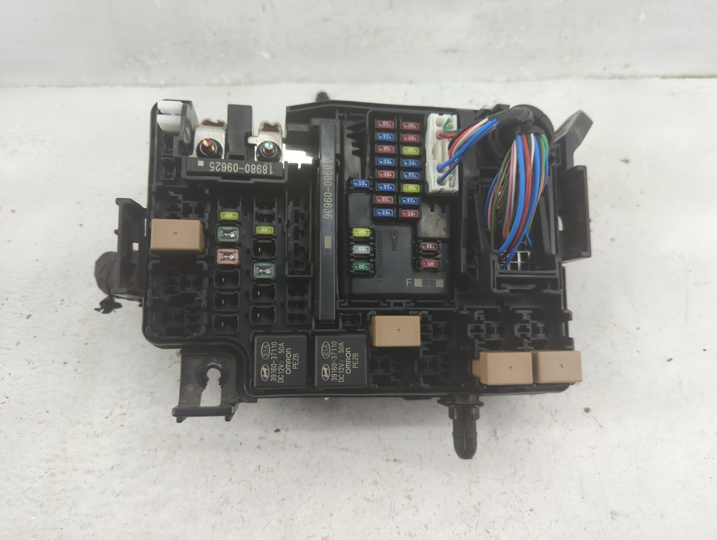 2018-2021 Hyundai Kona Fusebox Fuse Box Panel Relay Module P/N:91956-J9520 91227-J9251 Fits Fits 2018 2019 2020 2021 OEM Use