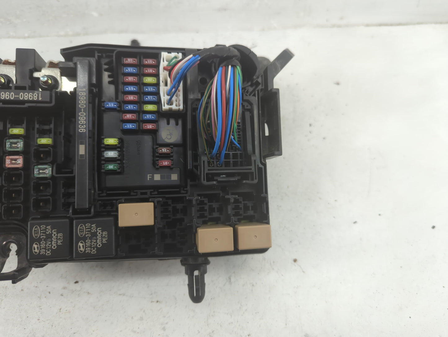2018-2021 Hyundai Kona Fusebox Fuse Box Panel Relay Module P/N:91956-J9520 91227-J9251 Fits Fits 2018 2019 2020 2021 OEM Use
