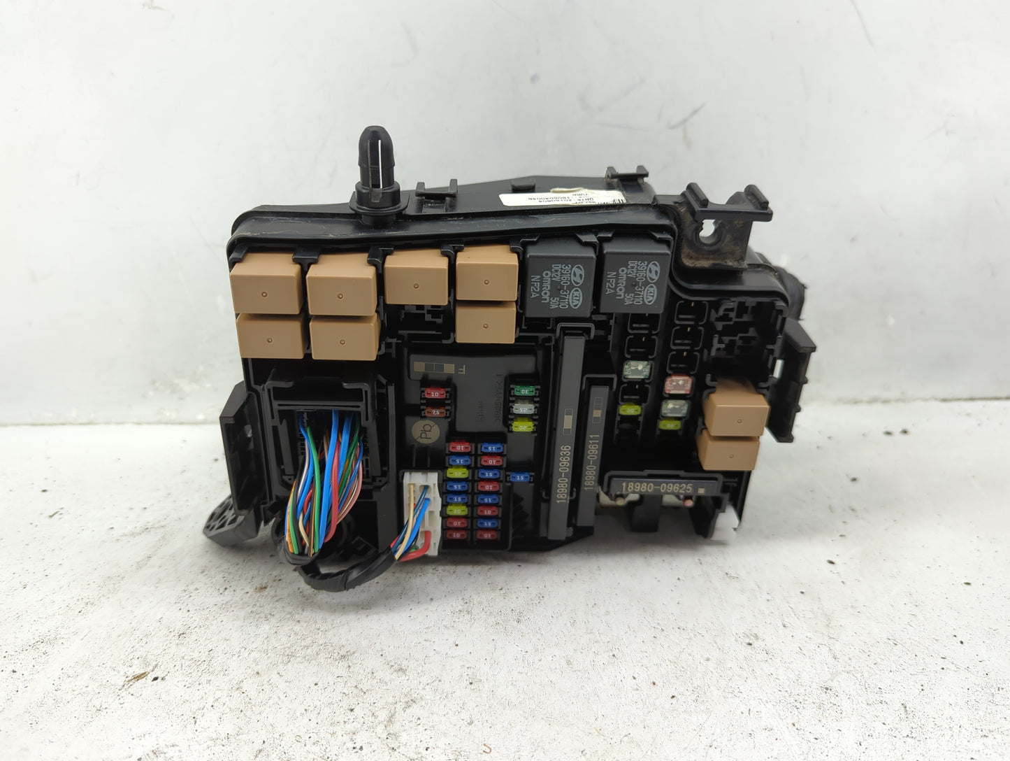 2018-2021 Hyundai Kona Fusebox Fuse Box Panel Relay Module P/N:91227-J9251 Fits Fits 2018 2019 2020 2021 OEM Used Auto Parts