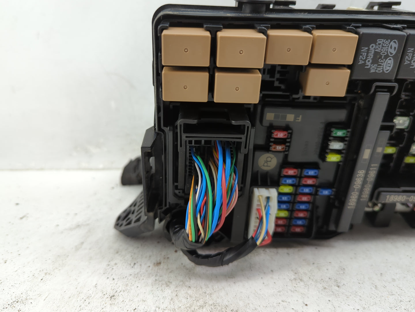 2018-2021 Hyundai Kona Fusebox Fuse Box Panel Relay Module P/N:91227-J9251 Fits Fits 2018 2019 2020 2021 OEM Used Auto Parts