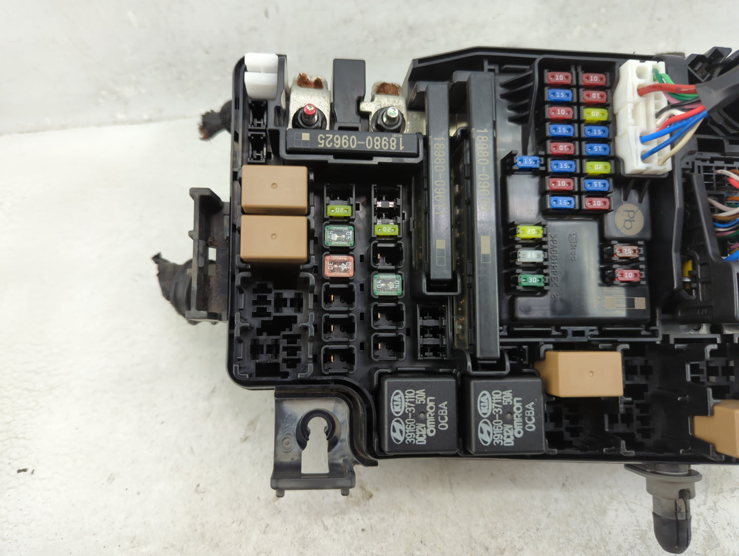 2018-2021 Hyundai Kona Fusebox Fuse Box Panel Relay Module Fits Fits 2018 2019 2020 2021 OEM Used Auto Parts - Oemusedautopa