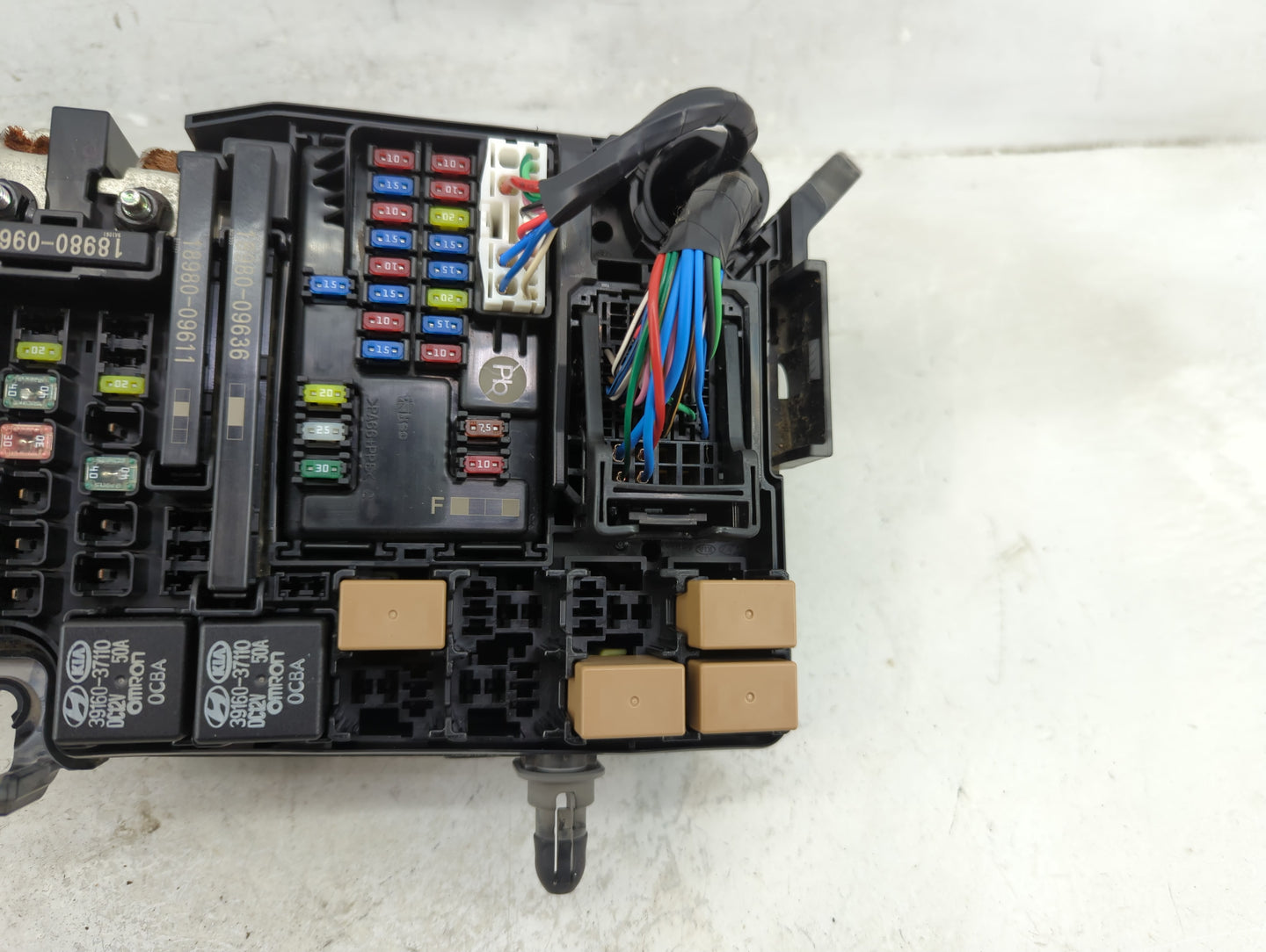 2018-2021 Hyundai Kona Fusebox Fuse Box Panel Relay Module Fits Fits 2018 2019 2020 2021 OEM Used Auto Parts - Oemusedautopa