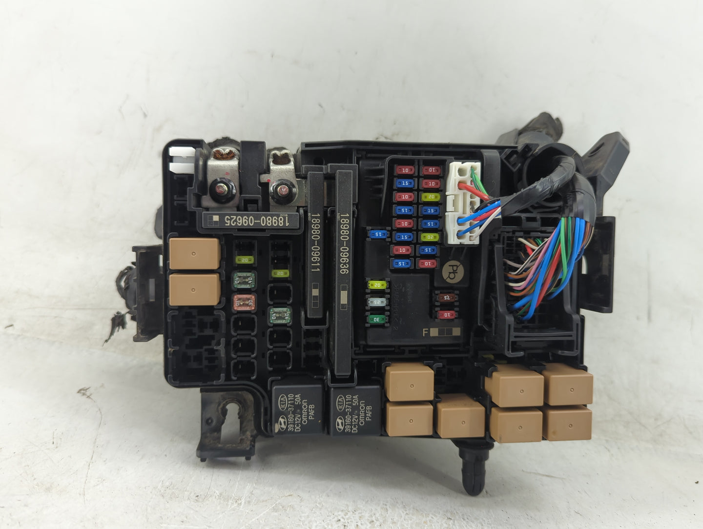 2018-2021 Hyundai Kona Fusebox Fuse Box Panel Relay Module P/N:91229 J9511 Fits Fits 2018 2019 2020 2021 OEM Used Auto Parts