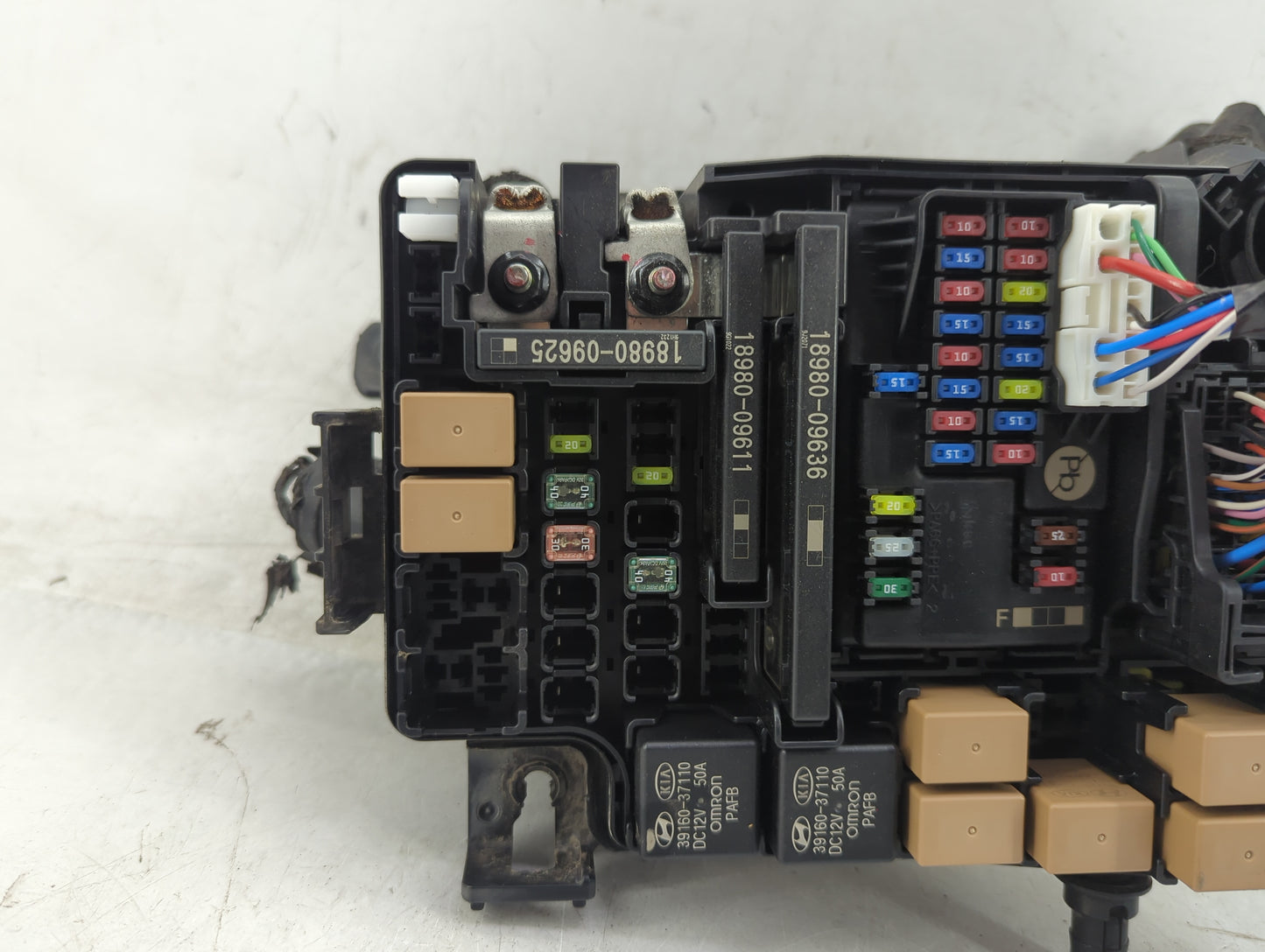 2018-2021 Hyundai Kona Fusebox Fuse Box Panel Relay Module P/N:91229 J9511 Fits Fits 2018 2019 2020 2021 OEM Used Auto Parts