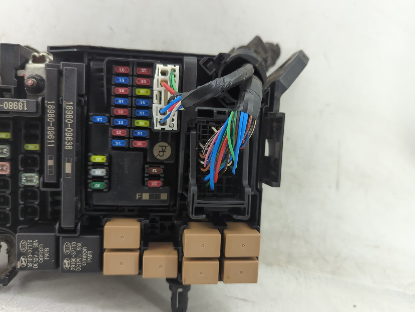 2018-2021 Hyundai Kona Fusebox Fuse Box Panel Relay Module P/N:91229 J9511 Fits Fits 2018 2019 2020 2021 OEM Used Auto Parts