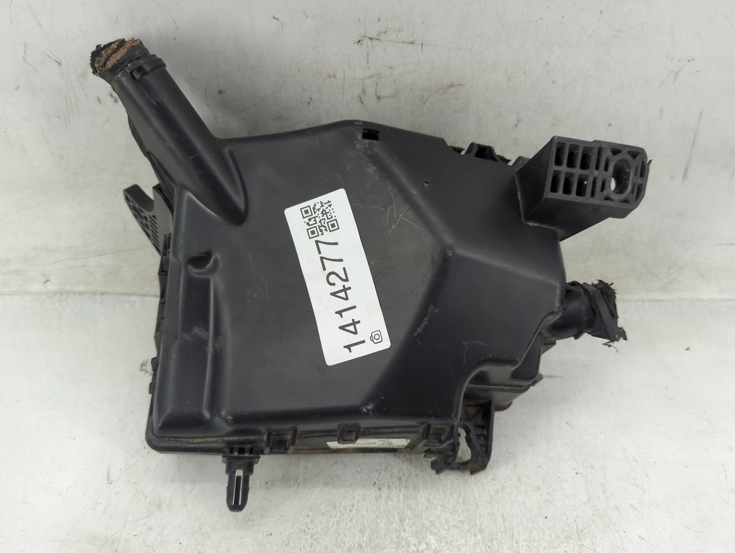 2018-2021 Hyundai Kona Fusebox Fuse Box Panel Relay Module P/N:91229 J9511 Fits Fits 2018 2019 2020 2021 OEM Used Auto Parts