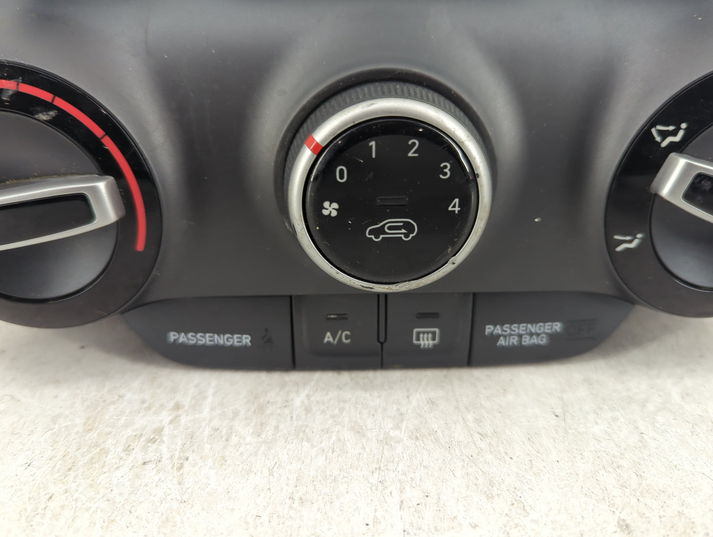 2018-2021 Hyundai Kona Climate Control Module Temperature AC/Heater Replacement P/N:97250-J9060 C20036-8060 Fits OEM Used Au