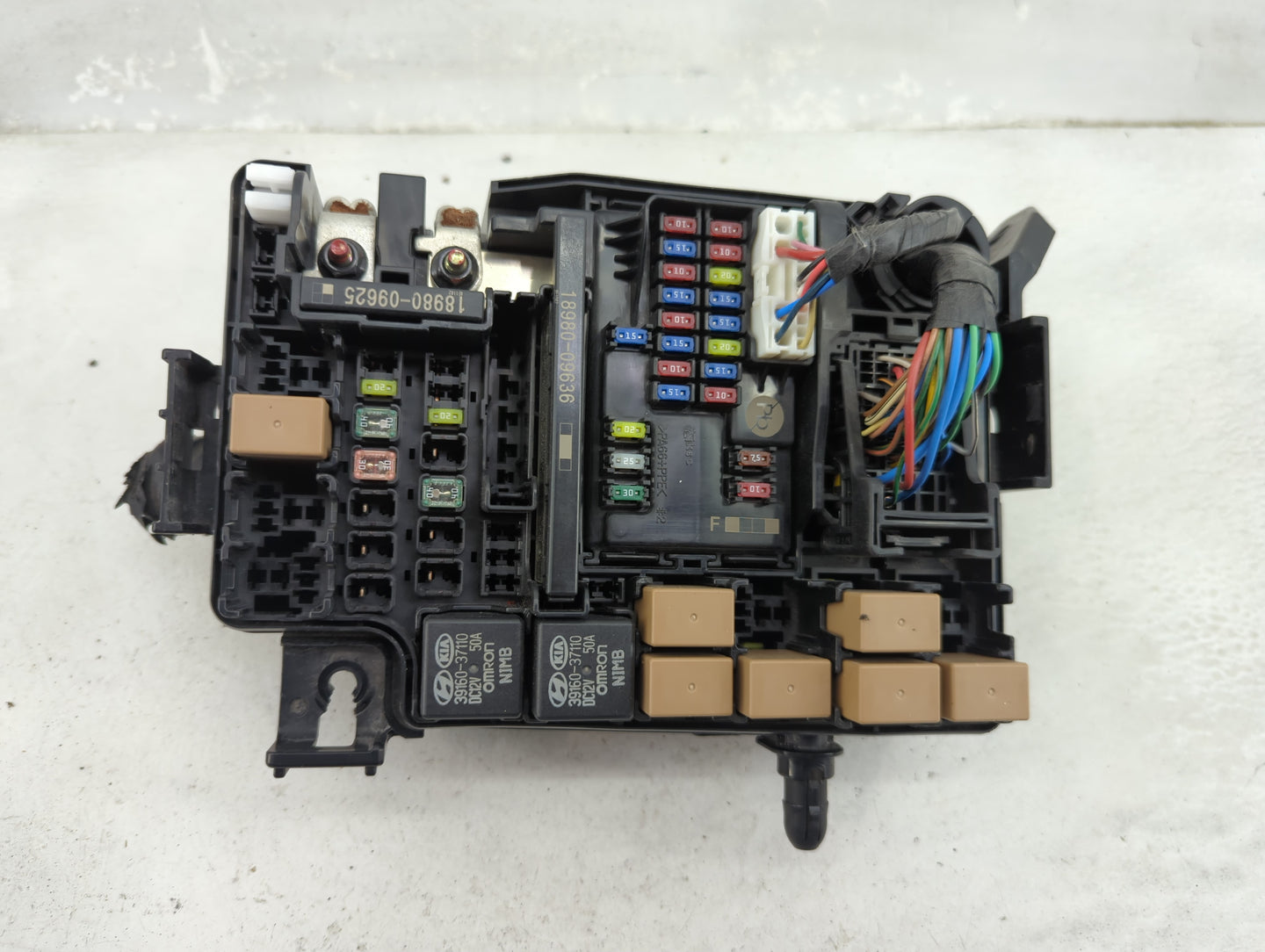 2018-2021 Hyundai Kona Fusebox Fuse Box Panel Relay Module P/N:18980-09625 18980-09636, 39160-37110 Fits Fits 2018 2019 2020