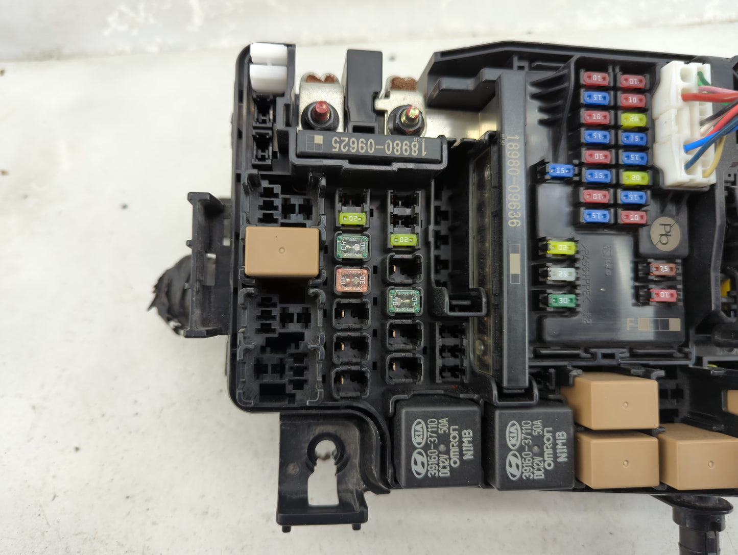 2018-2021 Hyundai Kona Fusebox Fuse Box Panel Relay Module P/N:18980-09625 18980-09636, 39160-37110 Fits Fits 2018 2019 2020