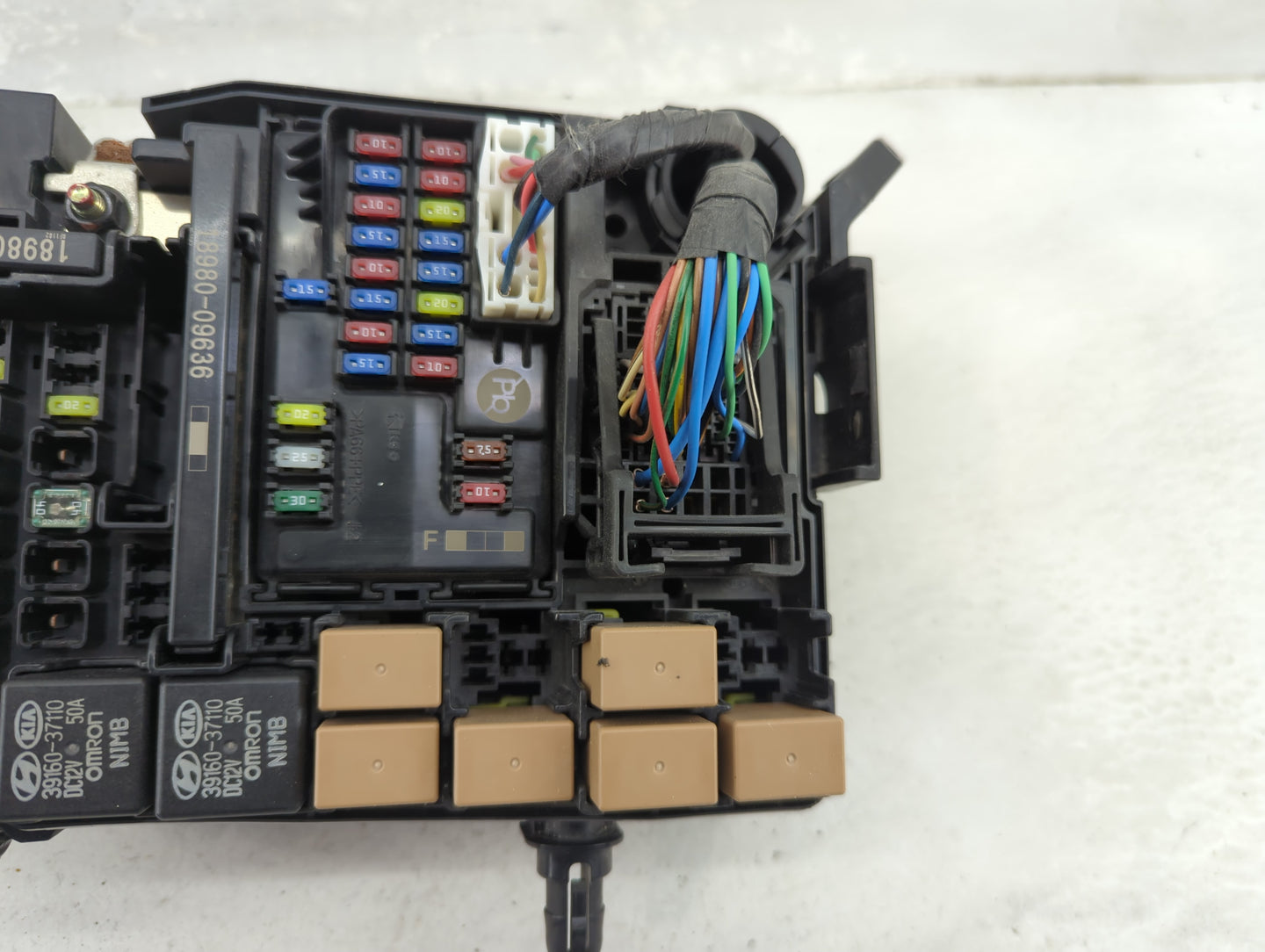 2018-2021 Hyundai Kona Fusebox Fuse Box Panel Relay Module P/N:18980-09625 18980-09636, 39160-37110 Fits Fits 2018 2019 2020
