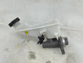 compare product 2018-2021 Hyundai Kona Brake Master Cylinder 1490872