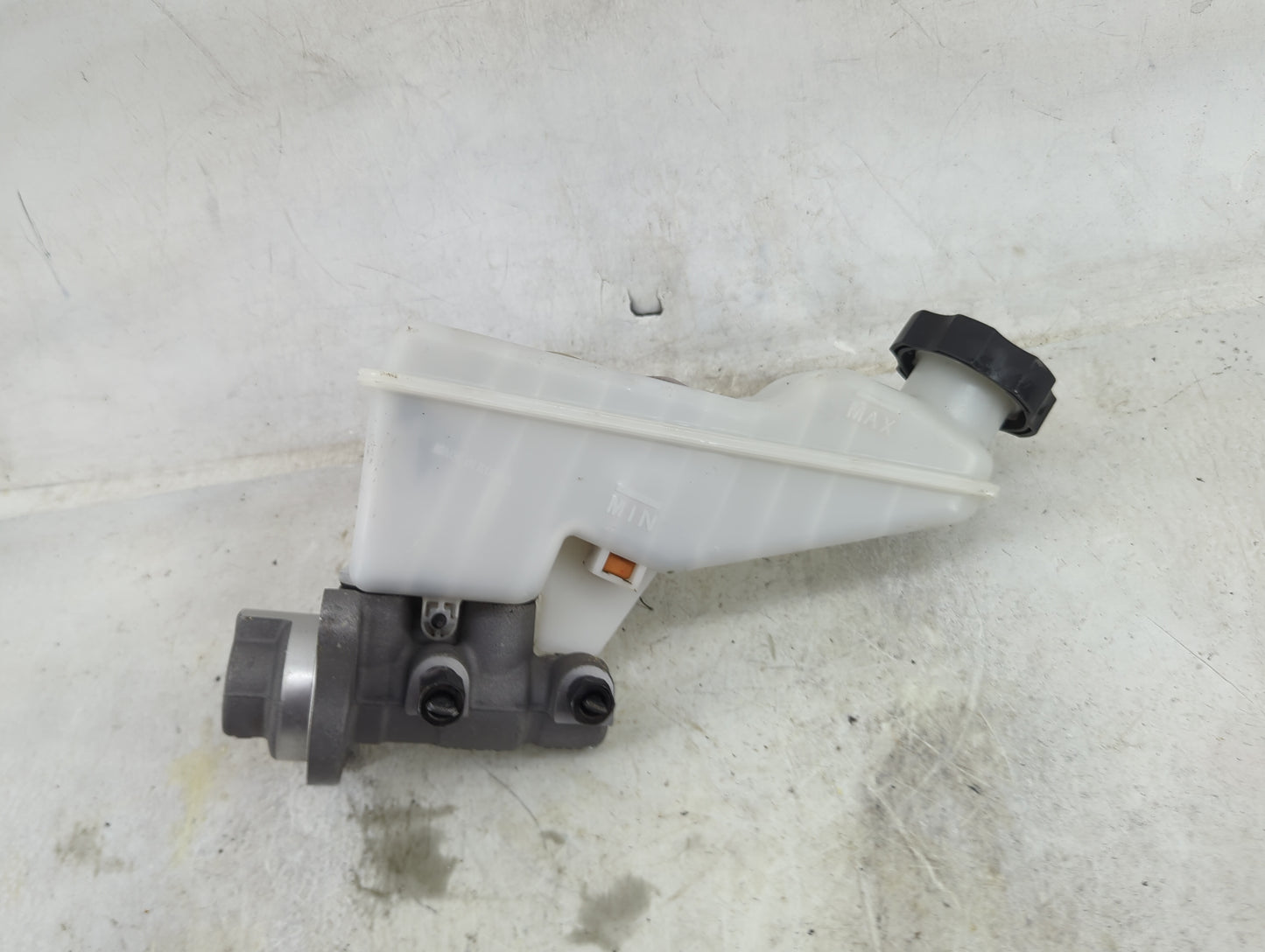 2018-2021 Hyundai Kona Brake Master Cylinder 1490872 - Oemusedautoparts1.com