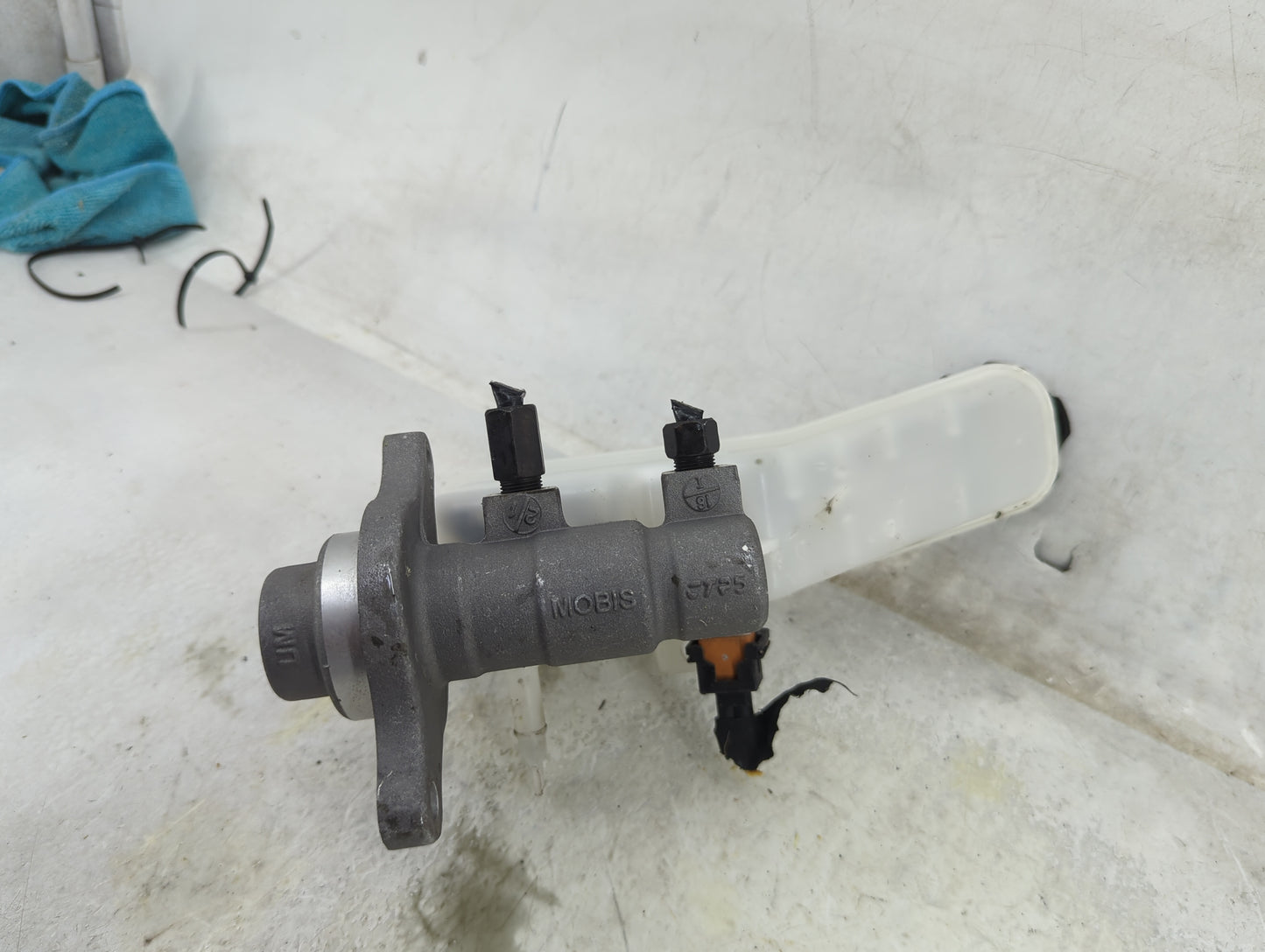 2018-2021 Hyundai Kona Brake Master Cylinder 1490872 - Oemusedautoparts1.com